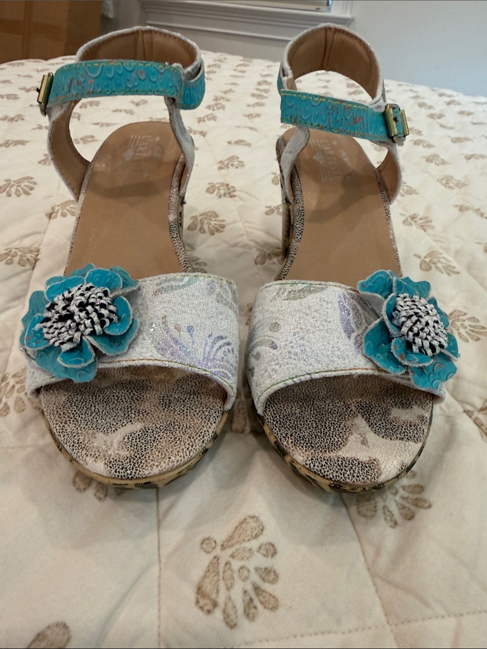 Floral Accent Sandals for Women - Picture 3 of 9